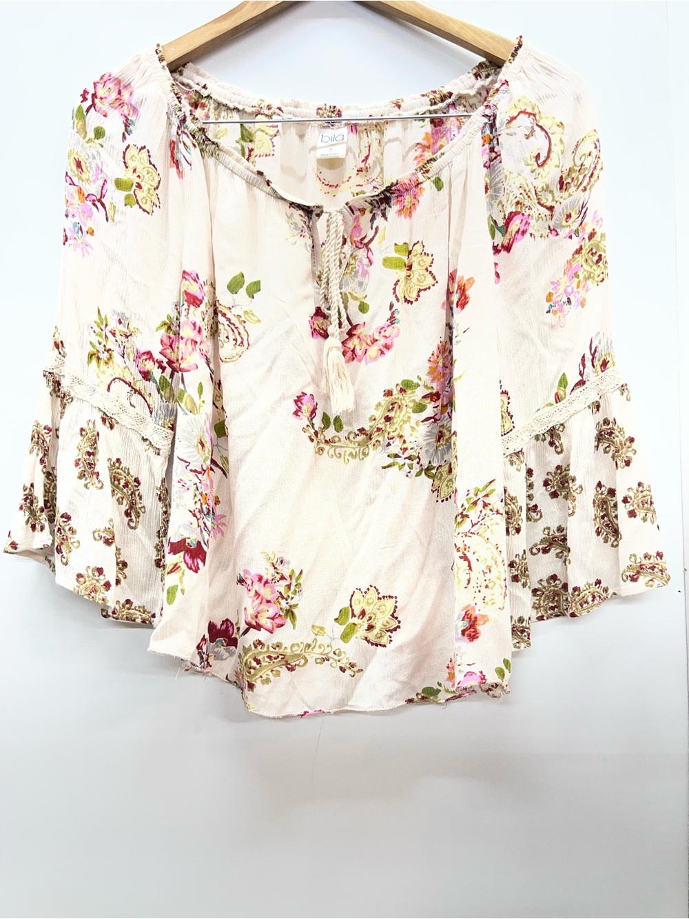 Bila boho peasant top features a cream background‎ with a floral paisley print